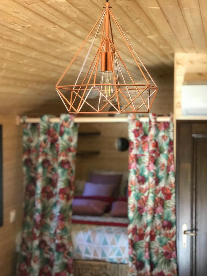 Roulotte De Florette Туррет-сюр-Лу Экстерьер фото